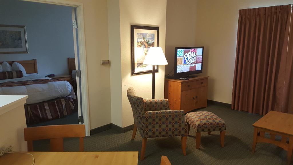 Baymont By Wyndham Wichita East Ξενοδοχείο Εξωτερικό φωτογραφία