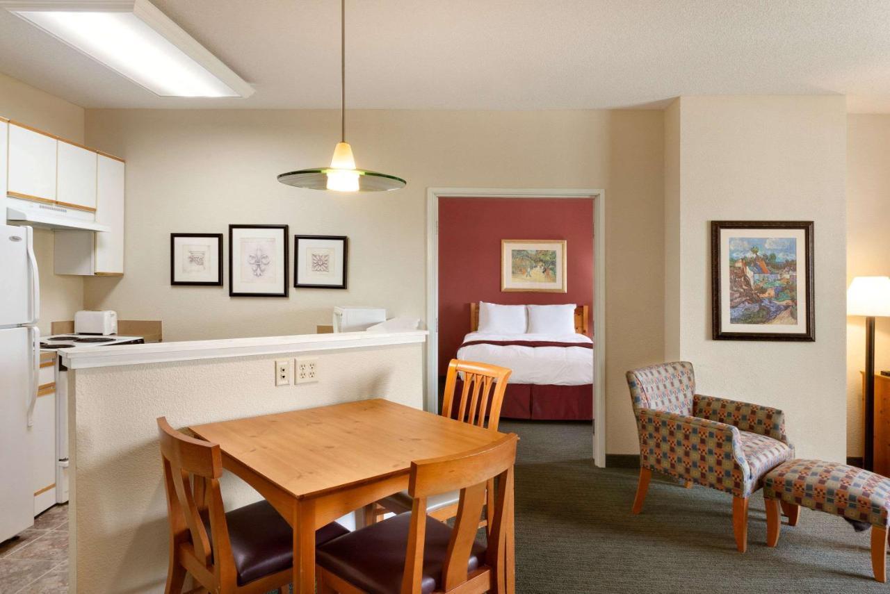 Baymont By Wyndham Wichita East Ξενοδοχείο Εξωτερικό φωτογραφία